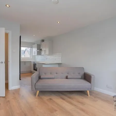 Central And Stylish 2 Bedroom Ravenhill Road Flat Belfast Esterno foto