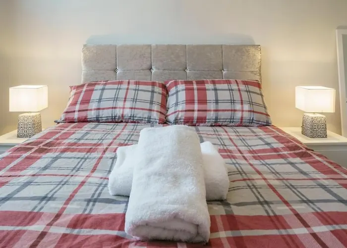 Central And Stylish 2 Bedroom Ravenhill Road Flat