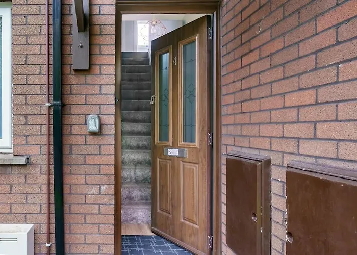 Central And Stylish 2 Bedroom Ravenhill Road Flat