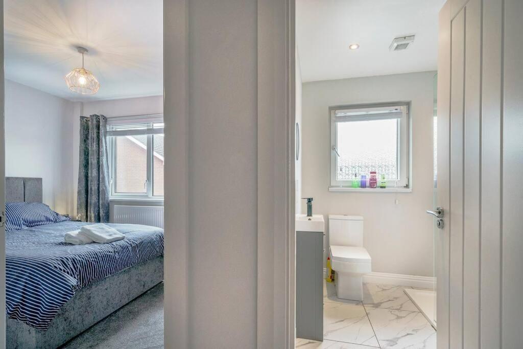 And Stylish 2 Bedroom Ravenhill Road Flat Belfast