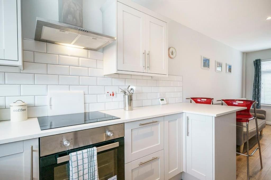 Apartment And Stylish 2 Bedroom Ravenhill Road Flat